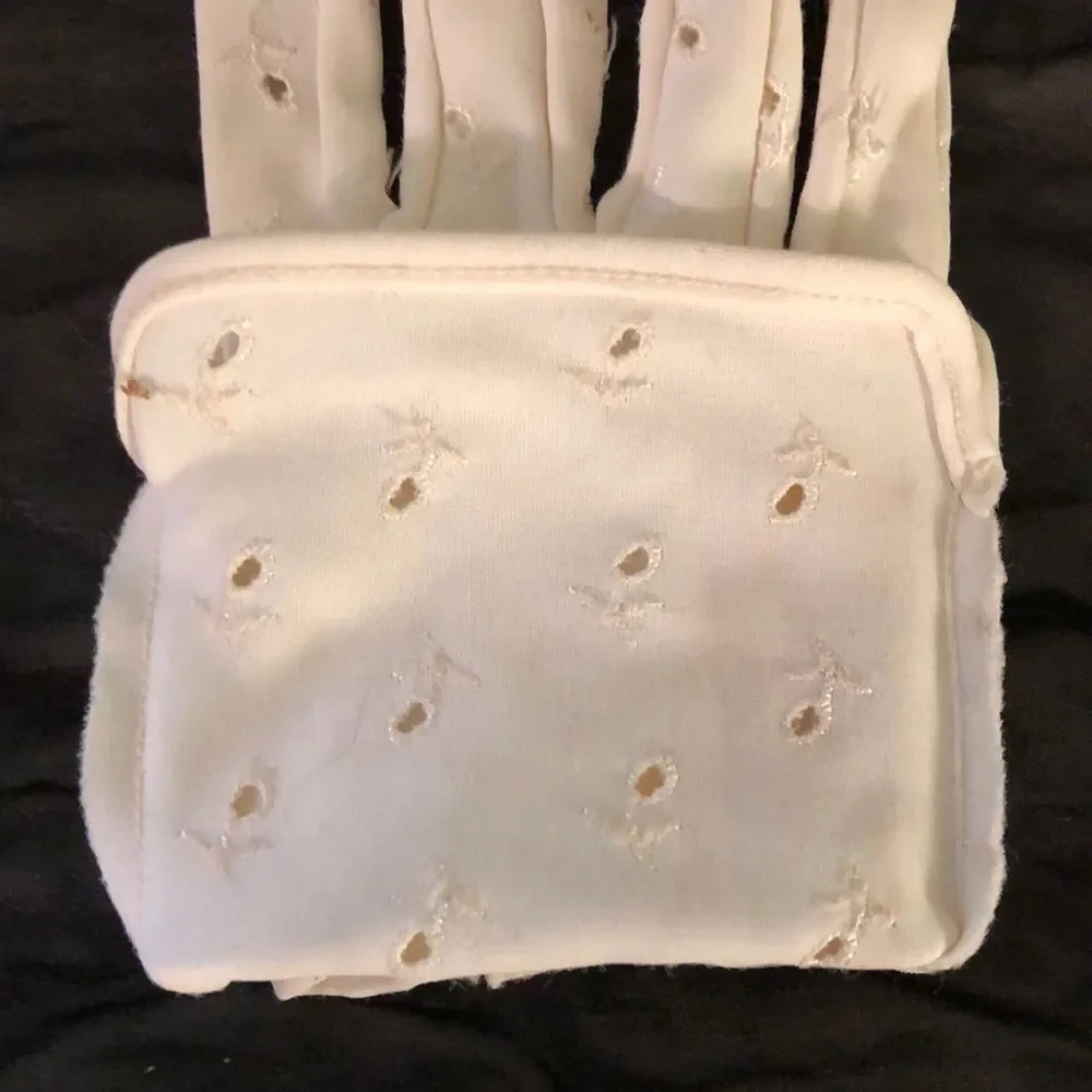 Vintage Off White Ladies Gloves Floral Embroidery